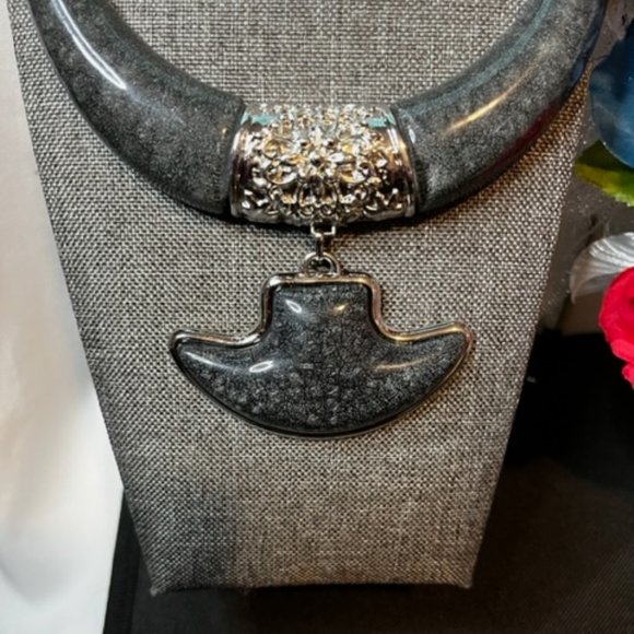 Gray Fashion Necklace Set with Matching Earrings. - Picture 2 of 4